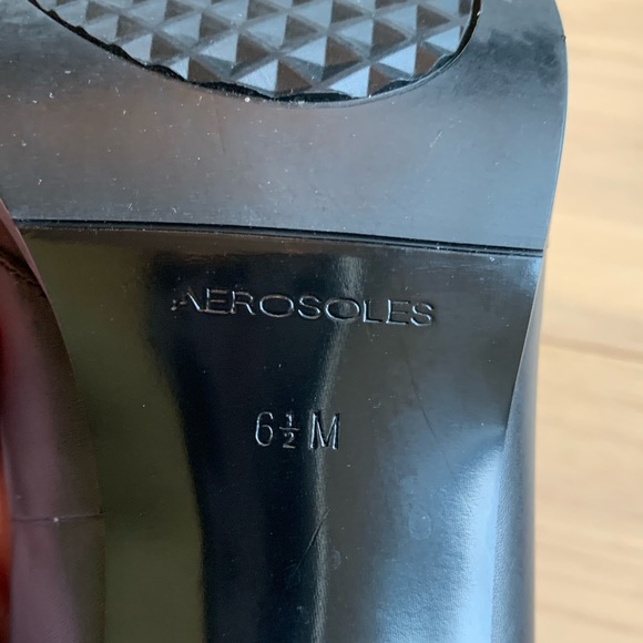 Aerosoles Black Pumps with Peekaboo Detail on Toes - Picture 3 of 4